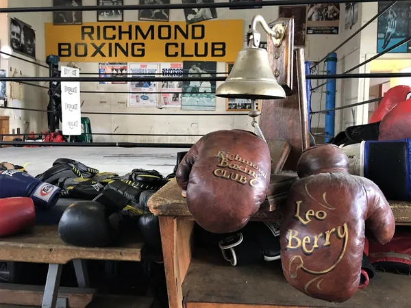 Leo Berrys Gym orig — Great Bookie Robbery, Melbourne 1976 crime gangs